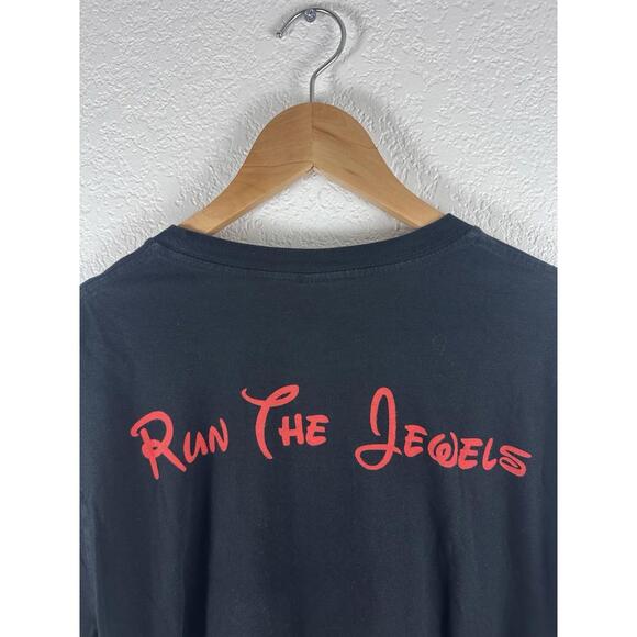 Run The Jewels T Shirt 2XL Black Graphic Tee Gold Chain Hands Hip Hop Rap - Picture 5 of 7